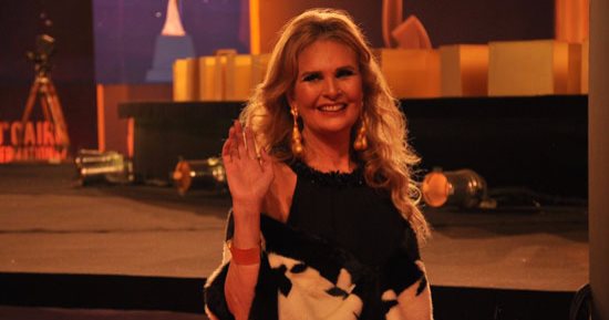 صور.. يسرا تتألق على السجادة الحمراء لحضور ختام مهرجان القاهرة