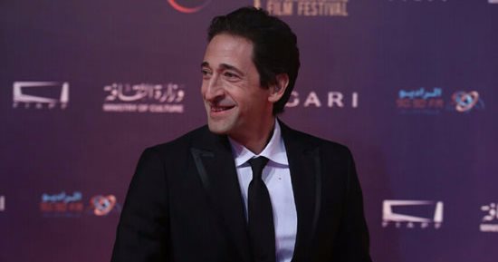 فيديو وصور.. وصول أدريان برودى حفل ختام مهرجان القاهرة السينمائى 