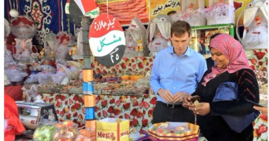 أهم 10 بوستات اليوم.. السفير البريطانى يشترى "حلاوة المولد" 