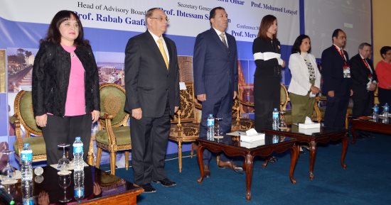 وزيرة الهجرة: طفل مصرى فى لوس أنجلوس جمع تبرعات 20 ألف دولار لمستشفى أبو الريش.. صور 