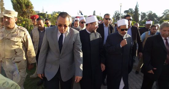 صور.. شيخ الأزهر ووزير الأوقاف ومفتى الجمهورية يصلون الإسماعيلية لزيارة مصابى الروضة