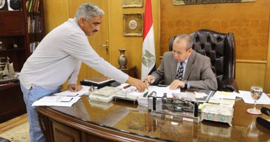 أهالي كفر البطيخ بدمياط يطالبون بسرعة الانتهاء من رصف طريق الميناء