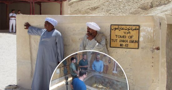 وزير الآثار يزور الأقصر خلال أيام للكشف عن مقبرتين جديدتين للقدماء المصريين.. رادار يابانى يثبت وجود مواد عضوية خلف مقبرة توت عنخ آمون.. وبعثة جامعة "بولى تيكنيكو" الإيطالية تكشف أدلة بغرف خلفية للمقبرة "صور"