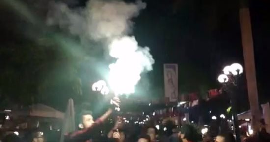 ضبط عدد من جماهير الزمالك أشعلوا شماريخ أثناء استقبال الفريق