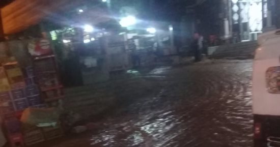 بالصور .. مياه الصرف الصحى تغرق نفق العزبة البيضاء فى القليوبية