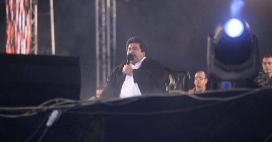 حفل القرن.. أحمد عدوية يغنى "زحمة يا دنيا زحمة"