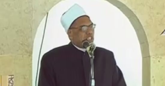 خطيب مسجد الروضة لـ"المصلين": الله اصطفى منكم الشهداء لأنه يحبكم