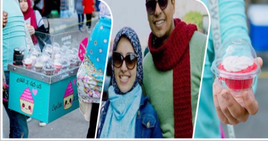الزواج على الطريقة "الأوروبية".. مصطفى وإسراء قصة حب بطعم "الكب كيك".. الشاب والفتاة أنشئا "كشك" متنقل لبيع الحلوى الصغيرة لجمع مصاريف زواجهما.. طالبة الآداب تصنع الحلوى.. وخريج السياحة والفنادق يتولى البيع