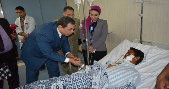 وزير القوى العاملة يزور مصابى أحداث مسجد الروضة بمعهد ناصر