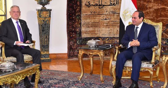 السيسى يؤكد لوزير الدفاع الأمريكى أهمية تعزيز التعاون العسكرى