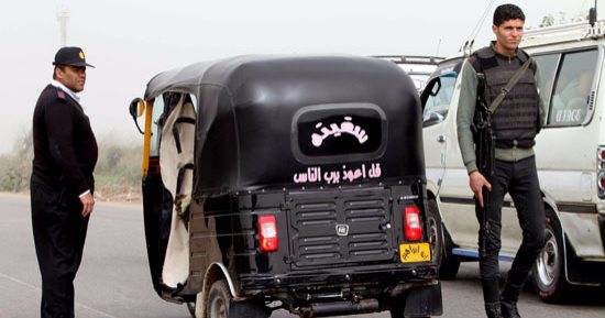 الداخلية تداهم السحر والجمال وتضبط هاربين من أحكام