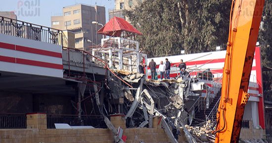 وزارة الرى تزيل تعديات نادى الزمالك النهرى على كورنيش النيل بالعجوزة