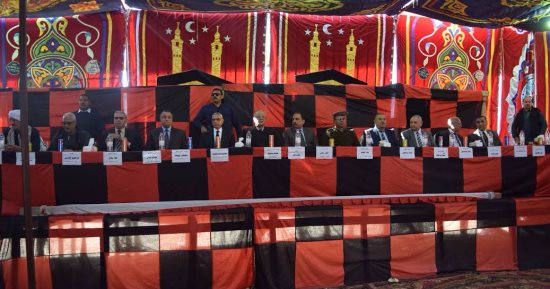 محافظ المنيا ومدير الأمن يشهدان جلسة صلح بين 3 عائلات بملوى