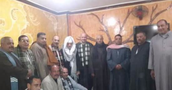 صور.. جلسة عرفية تنهى خصومة بين عائلتين فى الغربية