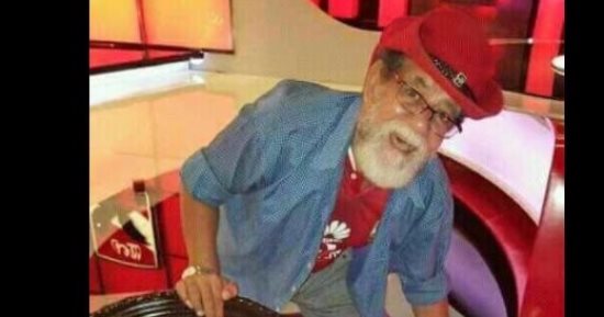 متعب ومؤمن زكريا ينعيان محمد عبد الغنى الشهير بـ"وزة" كبير مشجعى الأهلى