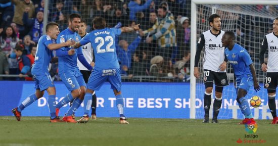 فيديو.. فالنسيا يتلقى الهزيمة الأولى وبرشلونة يبتعد بالصدارة