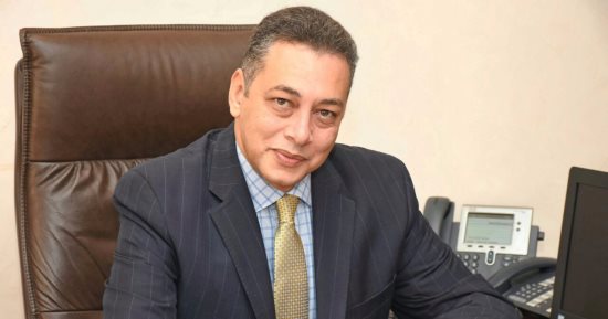 سفير مصر بالمغرب يدعم الأهلي أمام كايزر تشيفز من ملعب مباراة النهائي