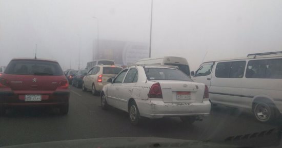 المرور: تفويج السيارات بسبب شبورة كثيفة بطرق العلمين والساحلى وبنها الحر