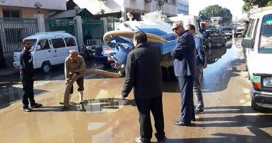 صور.. محافظ سوهاج يوجه برفع مياه الصرف الصحى بمنطقة مدينة ناصر