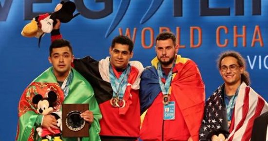 محمد إيهاب بطل من ذهب فى رفع الأثقال