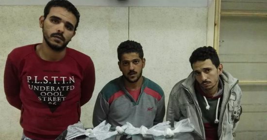 ضبط 3 أشخاص أثناء حيازتهم هيروين بالعاشر من رمضان