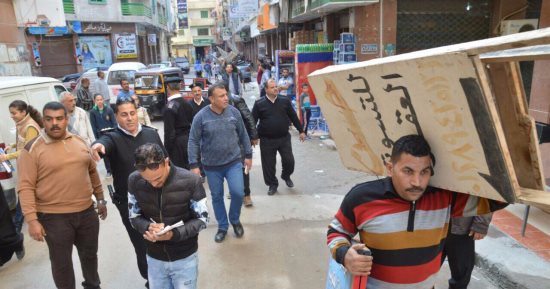 غلق 4 محال مخالفة و تحصيل غرامات فورية من 30 آخرين بالعجمى فى الإسكندرية