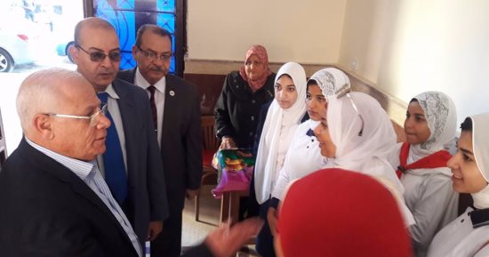 صور.. محافظ بورسعيد يفاجئ عددا من المدارس بزيارات تفقدية 
