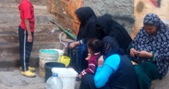 أهالى قرية النواميس بالبدارى بأسيوط يشتكون انقطاع المياه بشكل مستمر