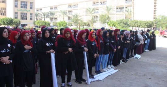 صور.. رئيس جامعة المنصورة وآلاف الطلاب يؤدون صلاة الغائب على شهداء الروضة