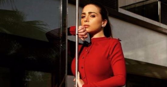 مى عز الدين تُبهر جمهورها بإطلالة رائعة فى آخر جلسة تصوير