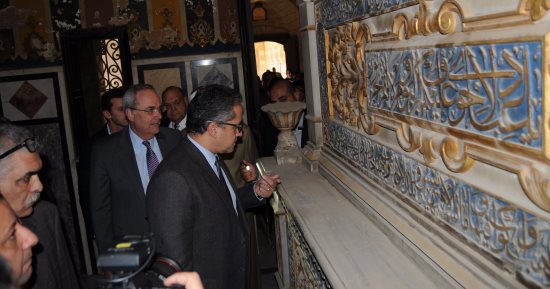 وزير الآثار يتفقد منطقة حوش الباشا وباب الوزير.. صور