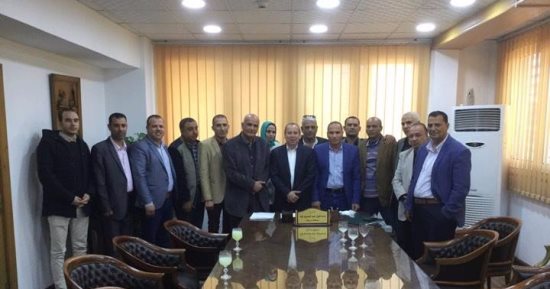 محافظ دمياط يبحث مع مجلس إدارة نادى الزرقا الرياضى سبل الارتقاء والتنمية