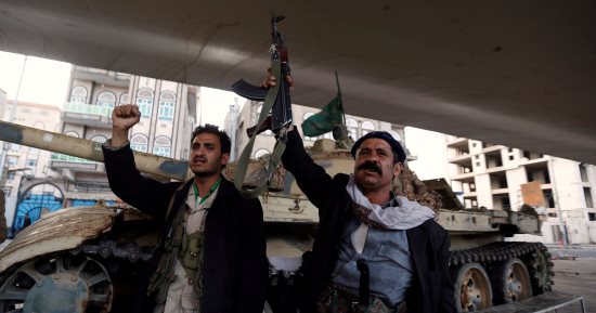 القوات الأمريكية تتصدى لطائرتين مسيرتين للحوثيين