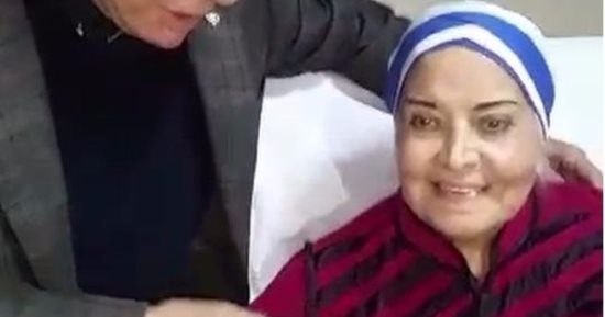 شاهد.. احتفال الفنانين بعيد ميلاد "سمراء النيل" مديحة يسرى