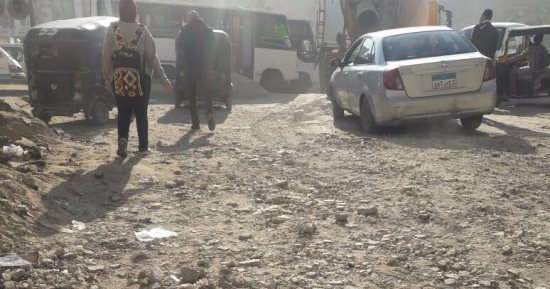 صور..طرق مدينة قباء بمدينة السلام بدون رصف وتغرق بمياه الصرف الصحى