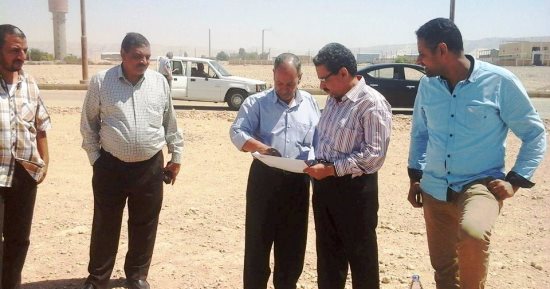 صور .. محافظ سوهاج : تسليم 13 مستثمر قطع أراضى لإقامة مشروعات عليها