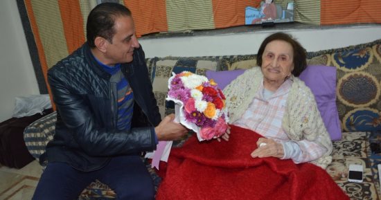صور.. طارق علام يزور آمال فهمى فى المستشفى