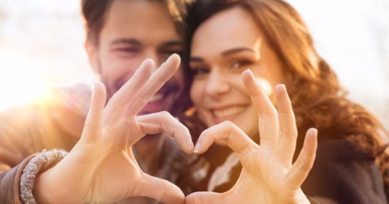 مش بس لما قلبك يدق.. 5 علامات هتقولك إنك وقعت فى الحب.. أهمها هتنسى أصحابك