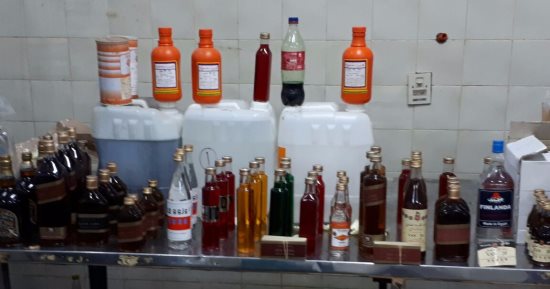 بالصور.. القبض على صاحب مصنع خمور مجهولة المصدر بالظاهر