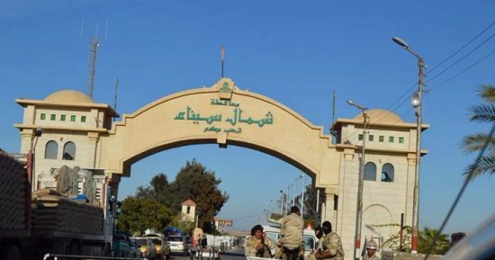 صور .. الوادي الجديد تدفع بقافلة مساعدات إلى قرية الروضة بشمال سيناء 