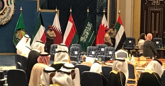 نهاية الحوثيين.. انتفاضة خليجية ضد استهداف المليشيات للسعودية.. قرقاش: تقوض العمل السياسى الأممى.. وزير خارجية البحرين: مطلوب موقف دولى صارم ضد إرهابهم.. وكاتب سعودى: لأول مرة تمتلك مليشيات أسلحة غير تقليدية