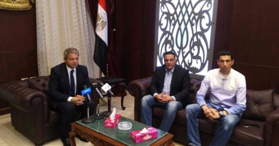 وزير الرياضة يكرم جهاد جريشة بعد تمثيله التحكيم المصرى فى المونديال
