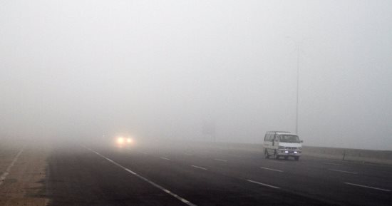 المرور يغلق طريق بلبيس الصحراوى بسبب الشبورة الكثيفة منعا للحوادث