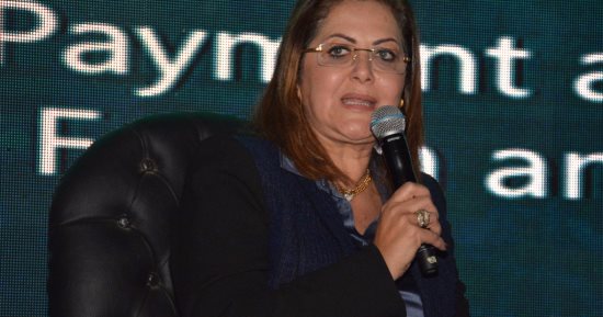 تعرف على 8 خدمات تقدمها الحكومة عن طريق المحمول بمحافظات القناة