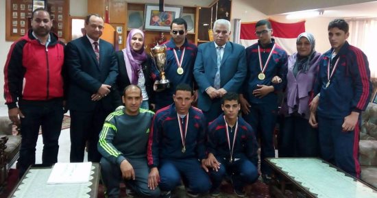 وكيل تعليم البحيرة يكرم أبطال مدرسة النور للمكفوفين فى كرة الهدف