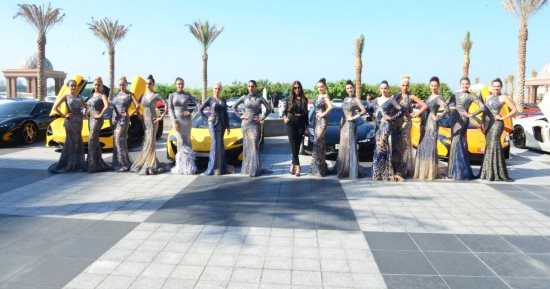 احتفالاً بعيد الإمارات القومى.. عرض أزياء منال عجاج وسط أغلى سيارات العالم  