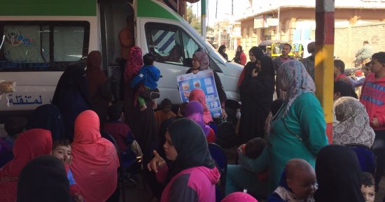 إقبال المواطنين على قافلة طبية مجانية لحملة علشان تبنيها بالدقهلية.. صور