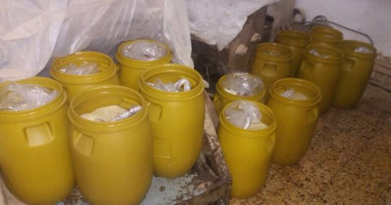 شرطة التموين تضبط مدير مصنع قبل ترويجه 42 طن إسناكس مجهولة المصدر