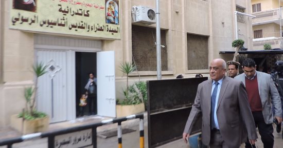 صور.. مدير أمن البحيرة يتفقد الخدمات الأمنية لتأمين الكنائس بدمنهور