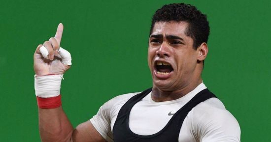 محمد إيهاب بطل العالم لرفع الأثقال يستعرض لياقته فى فيديو على إنستجرام